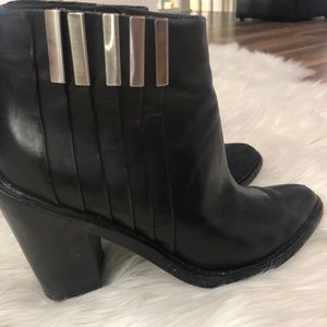 🖤 L.A.M.B. rocker ankle boot